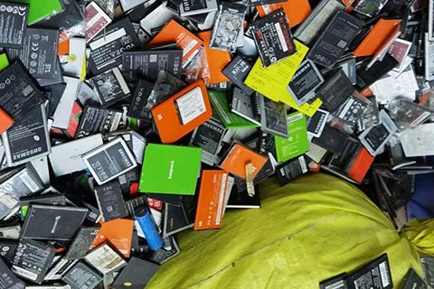 长岭巨宝山专业回收UPS蓄电池-高价回收骆驼电池-收废旧钛酸锂电池